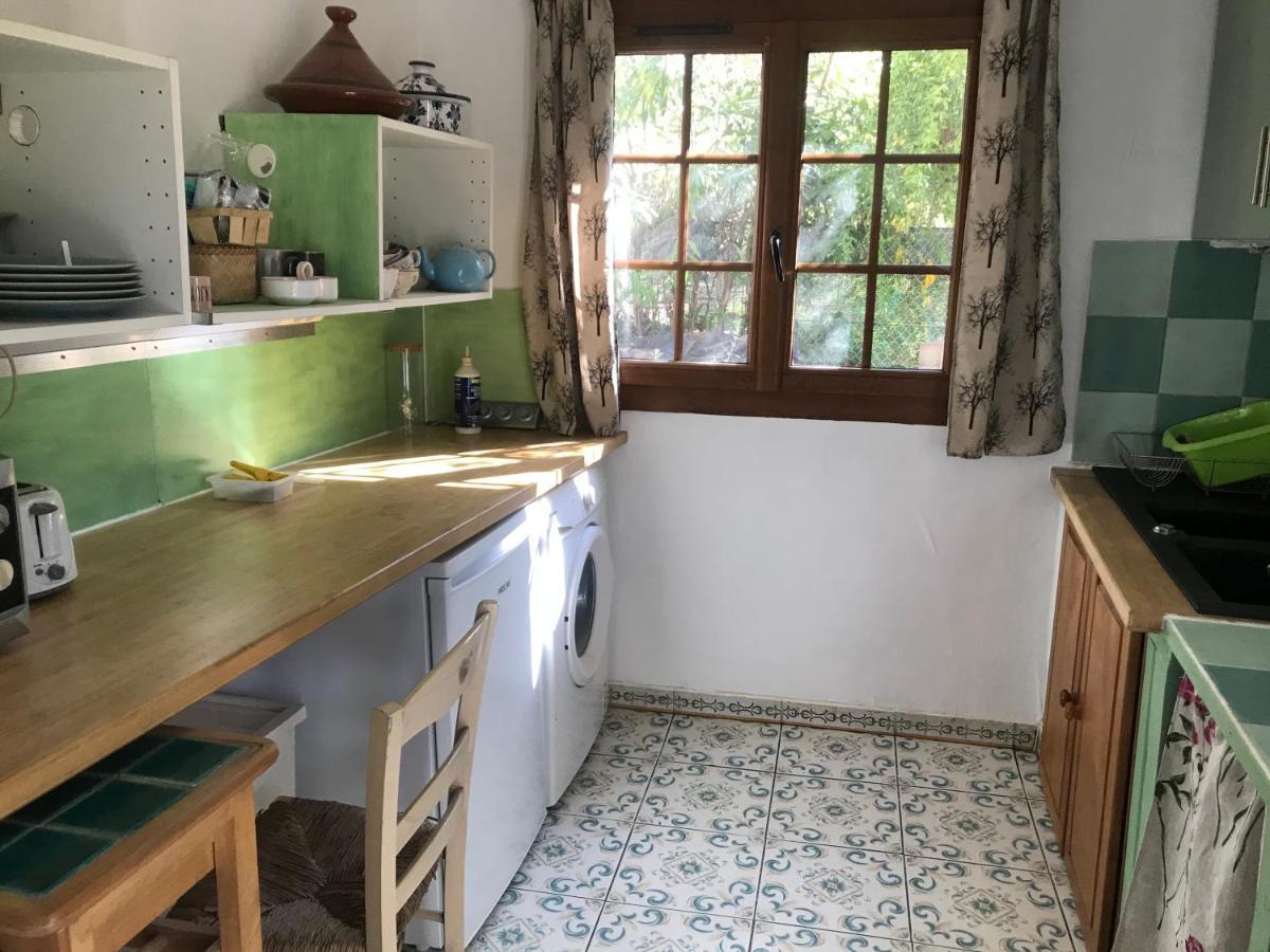 Studio Mitoyen / 2 Personnes Hyeres Exterior photo